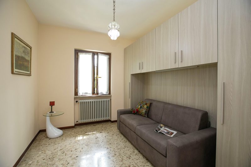 Villa Alberti Apt Bruna 900m from Garda lake w/ shared garden