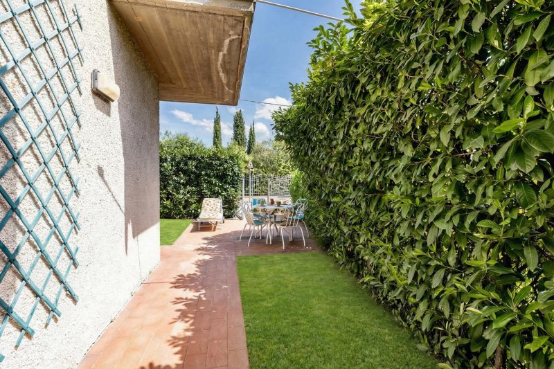 La Chimera Duplex with Garden 700m from sea