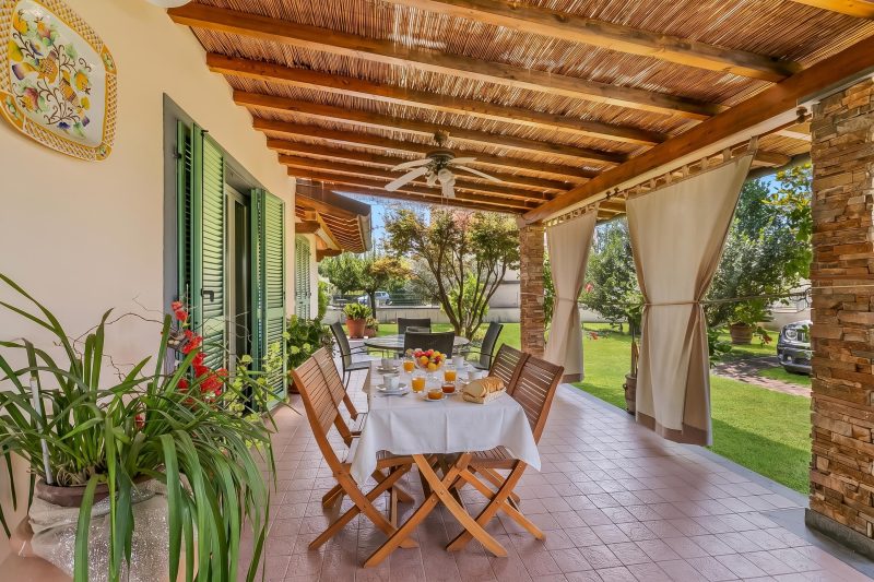 Villa Clara with Outdoor Jacuzzi few km from the Sea
