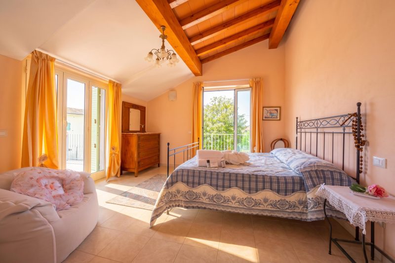 Villa Clara with Outdoor Jacuzzi few km from the Sea