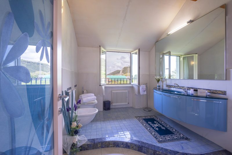 Villa Clara with Outdoor Jacuzzi few km from the Sea