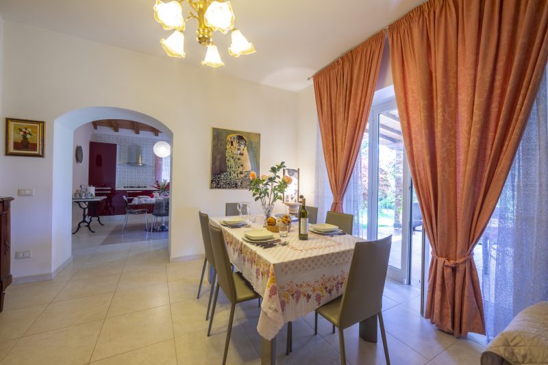 Villa Clara with Outdoor Jacuzzi few km from the Sea