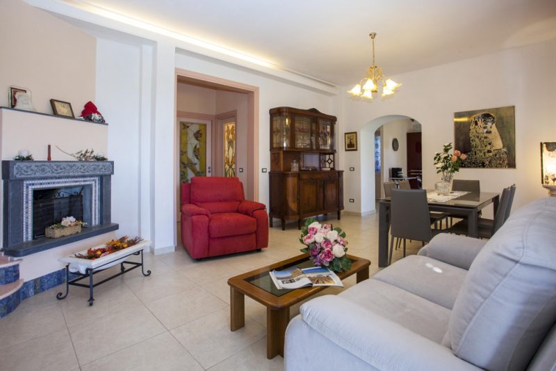 Villa Clara with Outdoor Jacuzzi few km from the Sea