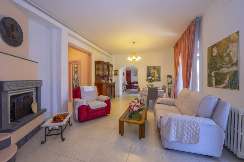 Villa Clara with Outdoor Jacuzzi few km from the Sea