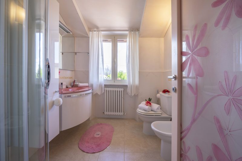 Villa Clara with Outdoor Jacuzzi few km from the Sea