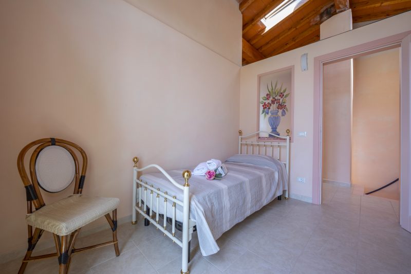 Villa Clara with Outdoor Jacuzzi few km from the Sea
