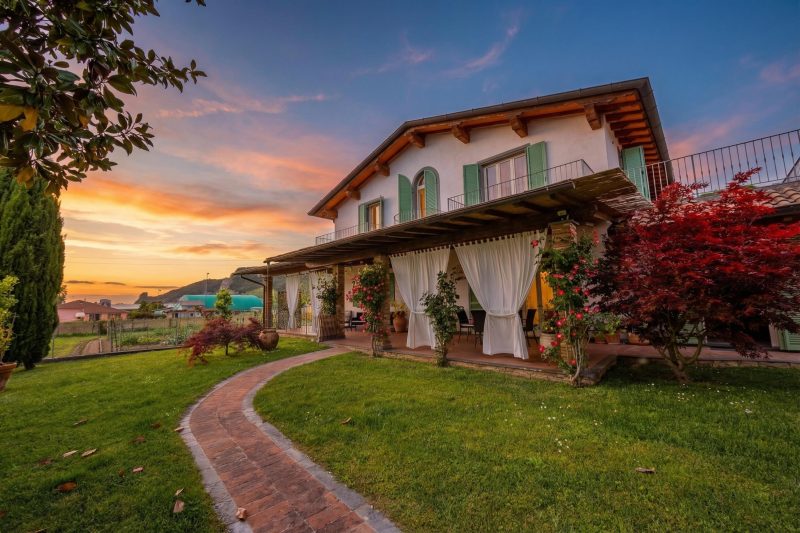 Villa Clara with Outdoor Jacuzzi few km from the Sea