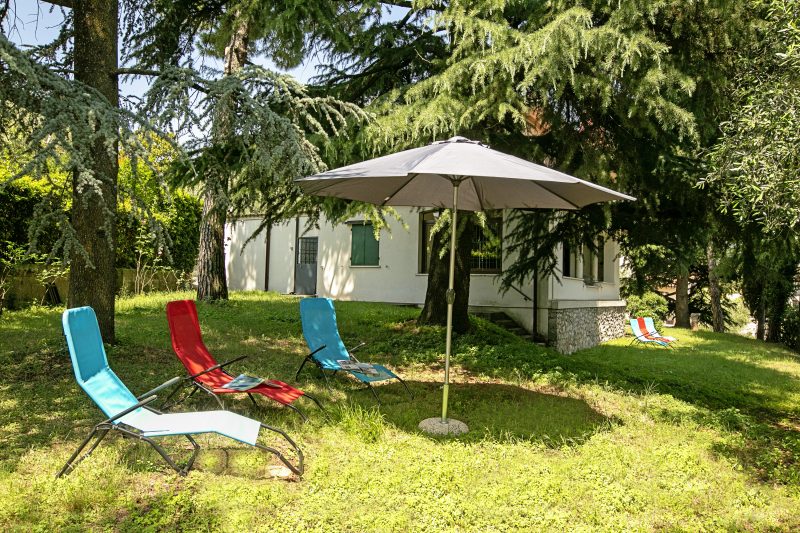 Villa Alberti 900m from Garda lake w/ Garden