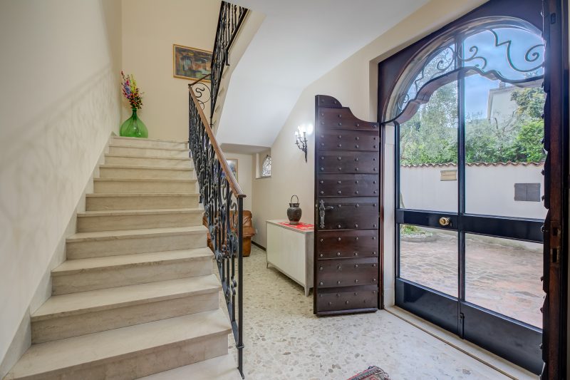 Villa Alberti 900m from Garda lake w/ Garden