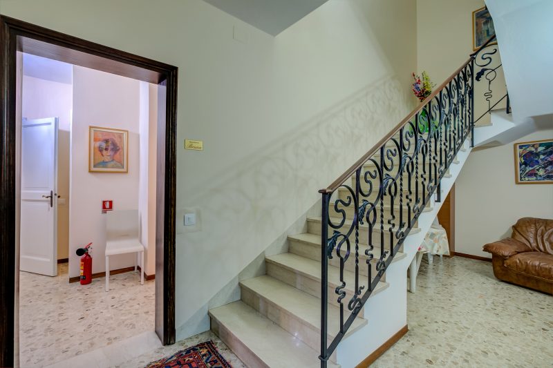 Villa Alberti 900m from Garda lake w/ Garden