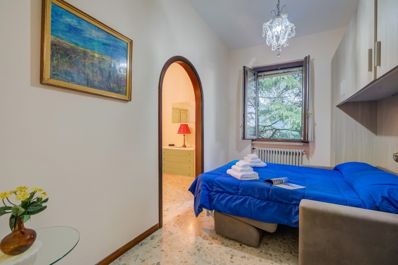 Villa Alberti 900m from Garda lake w/ Garden
