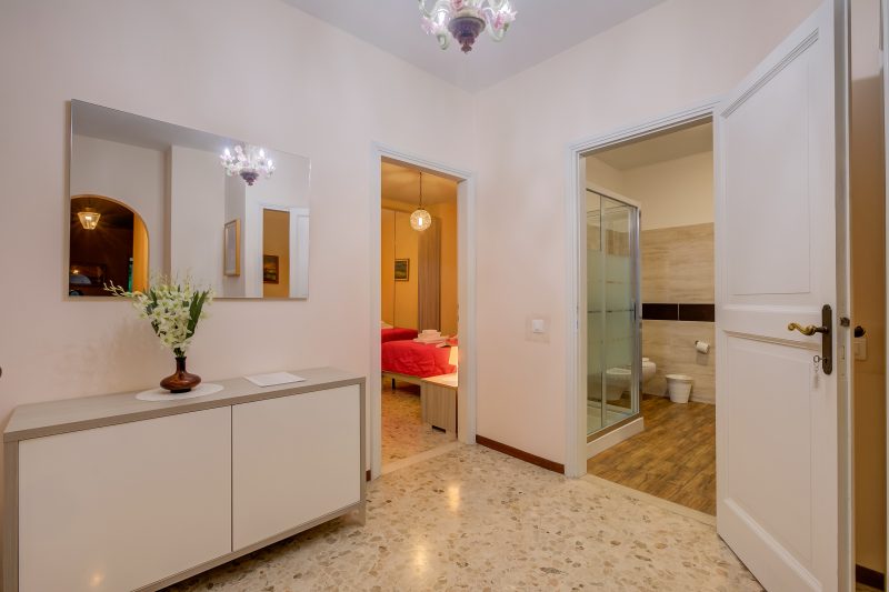 Villa Alberti 900m from Garda lake w/ Garden