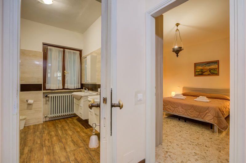 Villa Alberti 900m from Garda lake w/ Garden