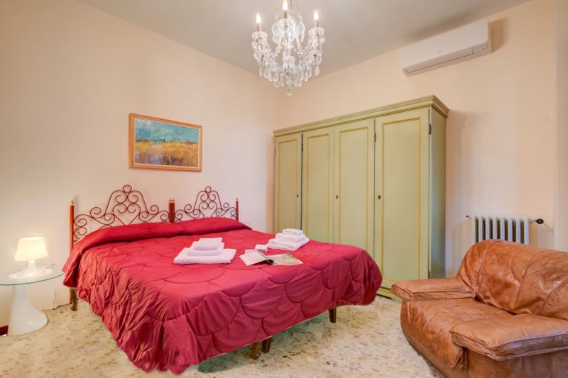Villa Alberti 900m from Garda lake w/ Garden