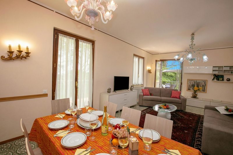 Villa Alberti 900m from Garda lake w/ Garden