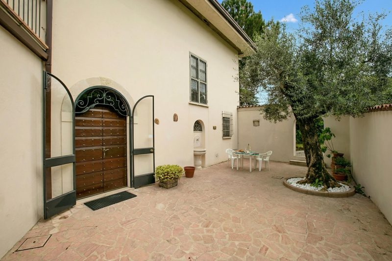 Villa Alberti 900m from Garda lake w/ Garden