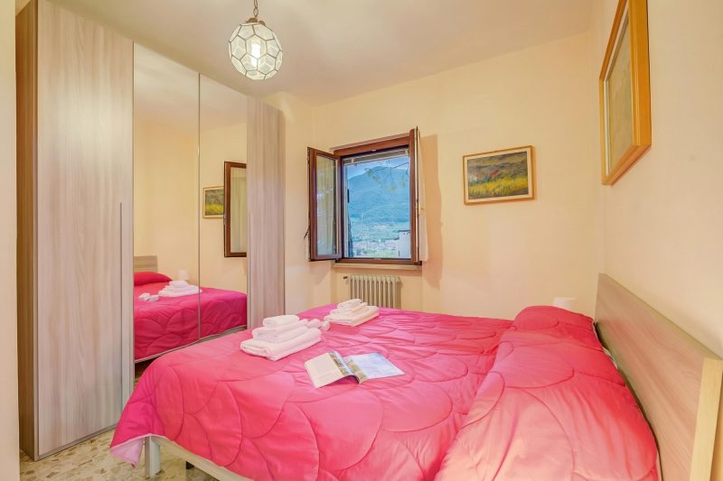 Villa Alberti 900m from Garda lake w/ Garden