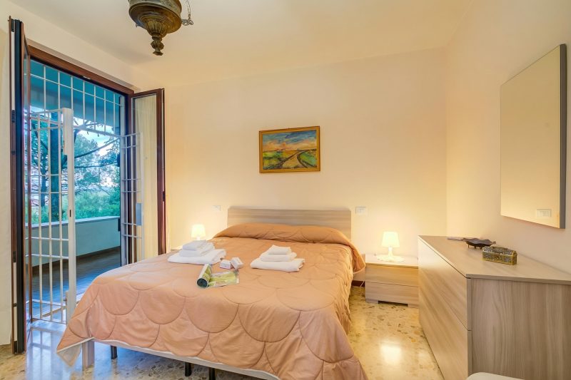 Villa Alberti 900m from Garda lake w/ Garden