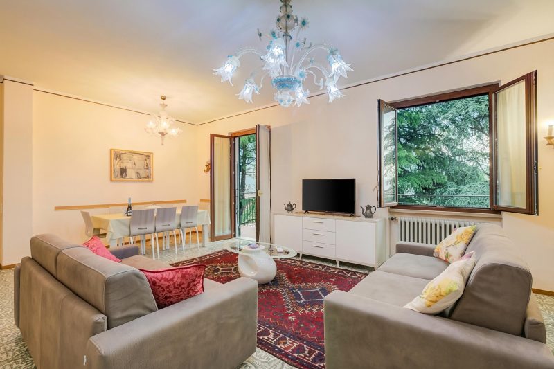 Villa Alberti 900m from Garda lake w/ Garden