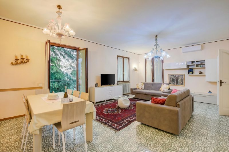 Villa Alberti 900m from Garda lake w/ Garden