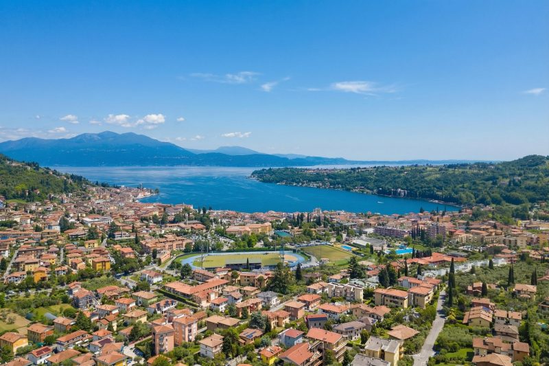 Villa Alberti 900m from Garda lake w/ Garden