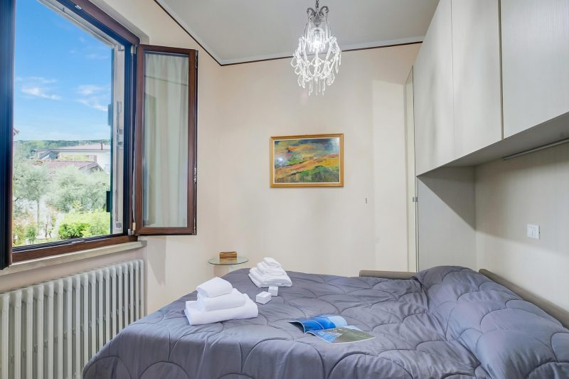 Villa Alberti 900m from Garda lake w/ Garden