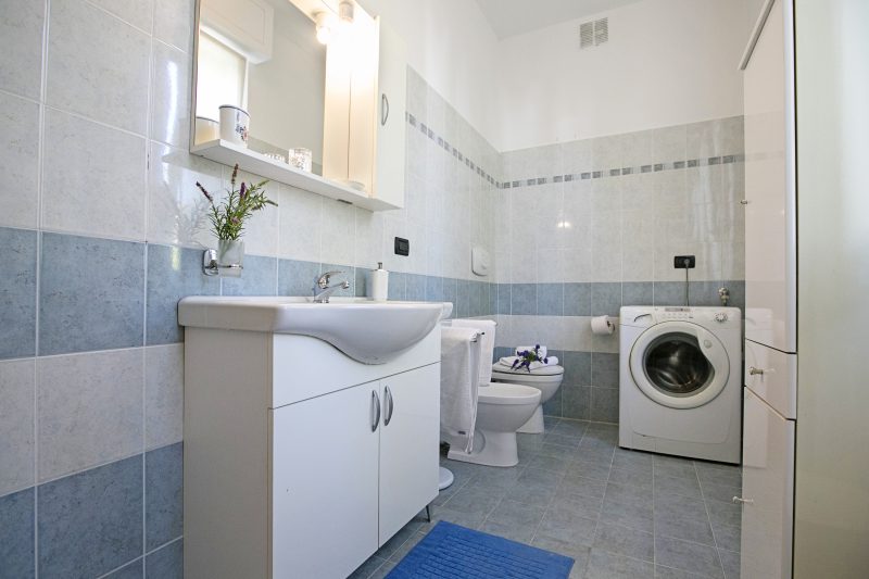 Villa Mimosa Near Desenzano Old Town Apt 1 Parking, A/C, WiFi