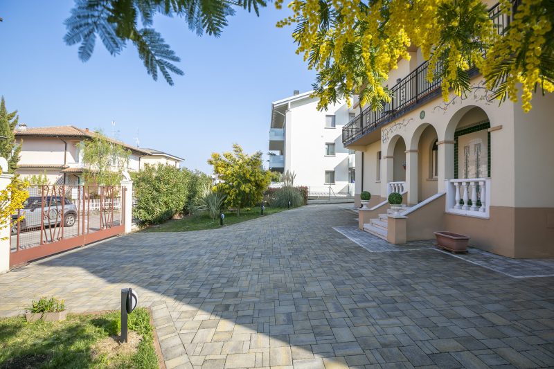 Villa Mimosa Near Desenzano Old Town Apt 1 Parking, A/C, WiFi