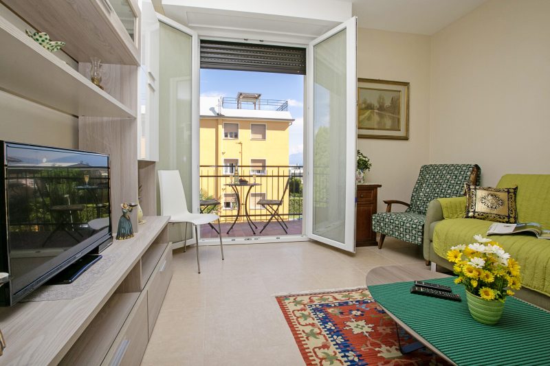 Villa Mimosa Near Desenzano Old Town Apt 2 Parking, A/C, WiFi
