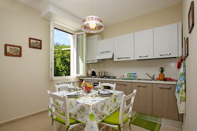 Villa Mimosa Near Desenzano Old Town Apt 2 Parking, A/C, WiFi