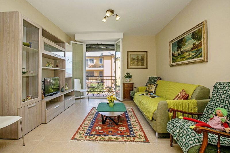 Villa Mimosa Near Desenzano Old Town Apt 2 Parking, A/C, WiFi
