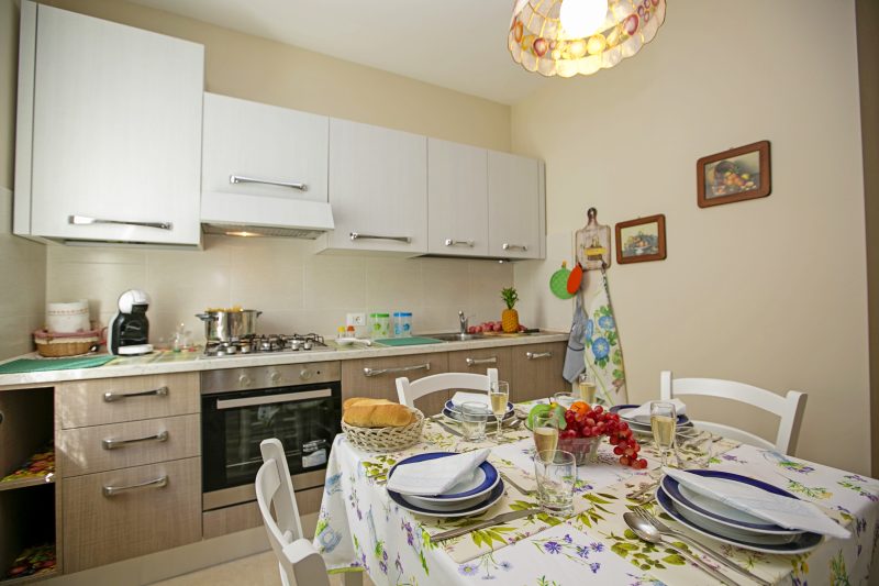 Villa Mimosa Near Desenzano Old Town Apt 2 Parking, A/C, WiFi