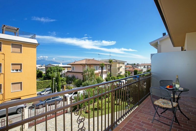 Villa Mimosa Near Desenzano Old Town Apt 2 Parking, A/C, WiFi