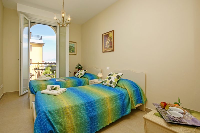 Villa Mimosa Near Desenzano Old Town Apt 2 Parking, A/C, WiFi