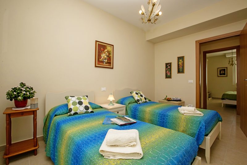 Villa Mimosa Near Desenzano Old Town Apt 2 Parking, A/C, WiFi