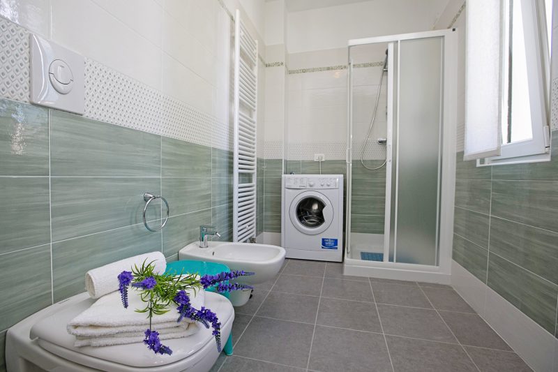 Villa Mimosa Near Desenzano Old Town Apt 2 Parking, A/C, WiFi