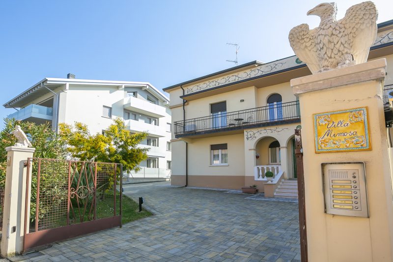 Villa Mimosa Near Desenzano Old Town Apt 2 Parking, A/C, WiFi
