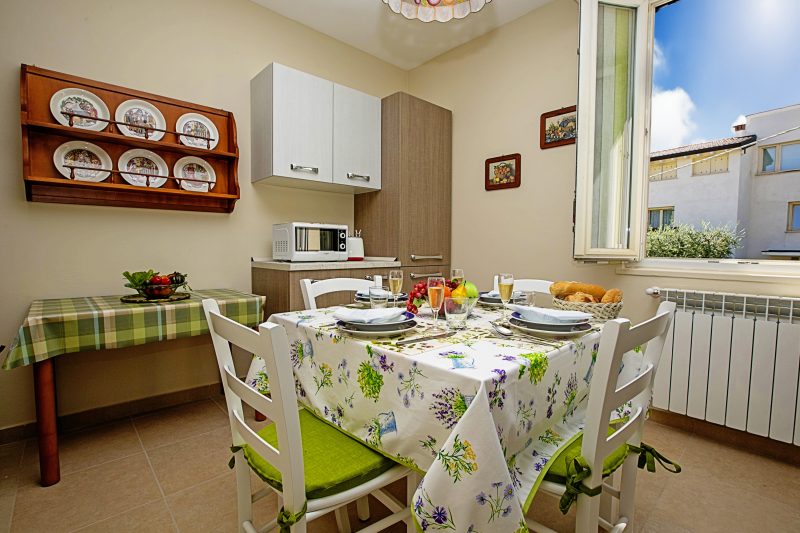 Villa Mimosa Near Desenzano Old Town Apt 2 Parking, A/C, WiFi