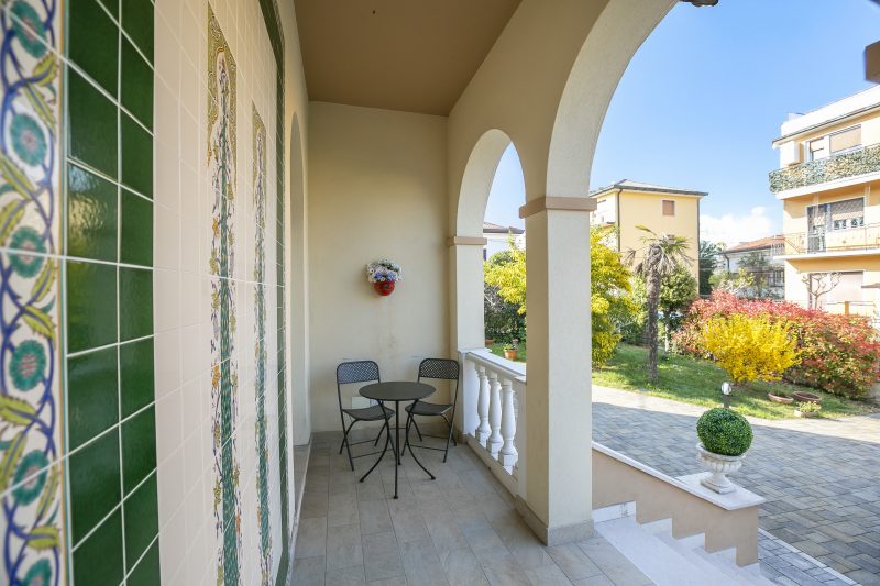 Villa Mimosa Near Desenzano Old Town Apt 2 Parking, A/C, WiFi