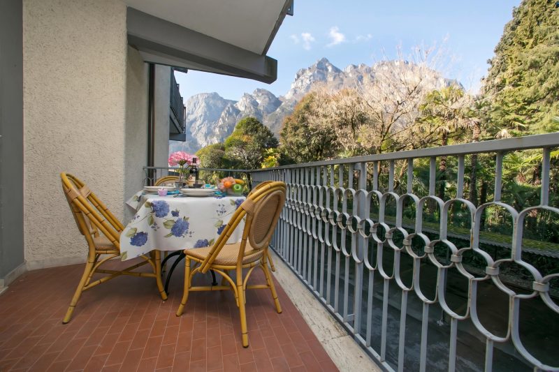 Riva Lago e Spiaggia Apartment with Balcony and Parking