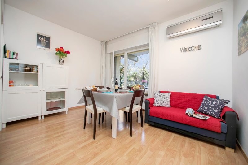 Riva Lago e Spiaggia Apartment with Balcony and Parking