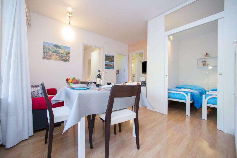 Riva Lago e Spiaggia Apartment with Balcony and Parking