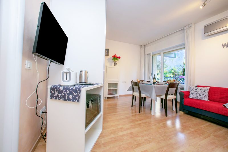 Riva Lago e Spiaggia Apartment with Balcony and Parking