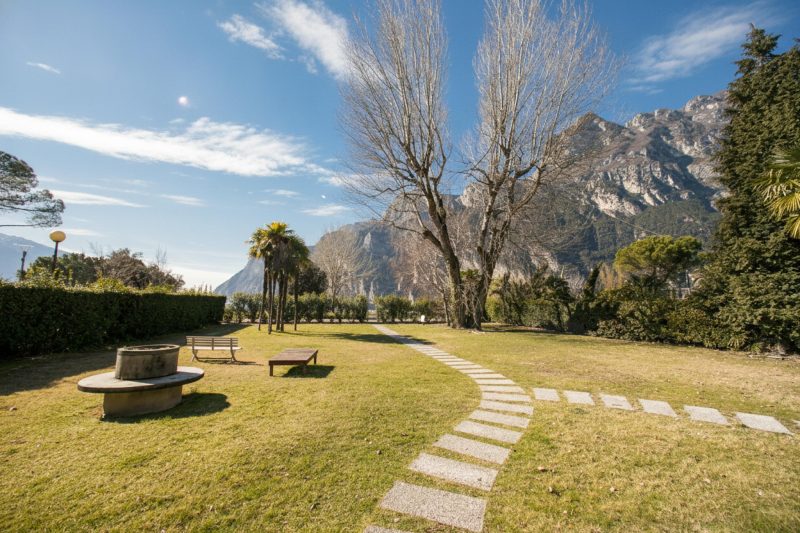 Riva Lago e Spiaggia Apartment with Balcony and Parking