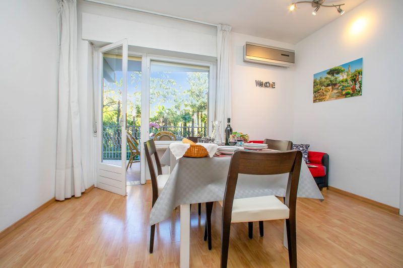 Riva Lago e Spiaggia Apartment with Balcony and Parking