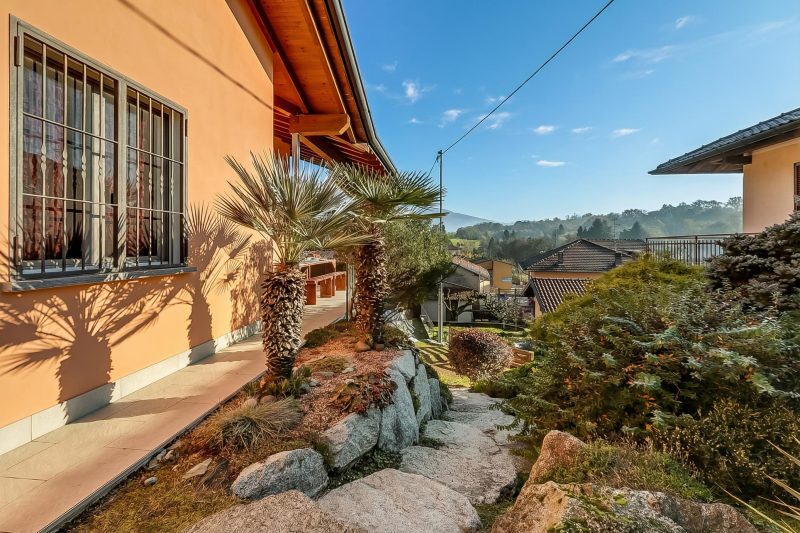 Villa Laura Private Pool and Garden near Lake Maggiore for 9