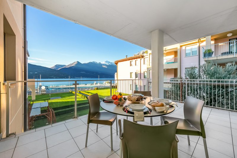 Vista di Maccagno Fantastico: View, Pool & Balcony