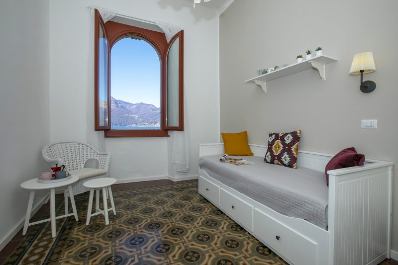 Residenza Gardenia - Lake View Balcony Apartment in Luino Center