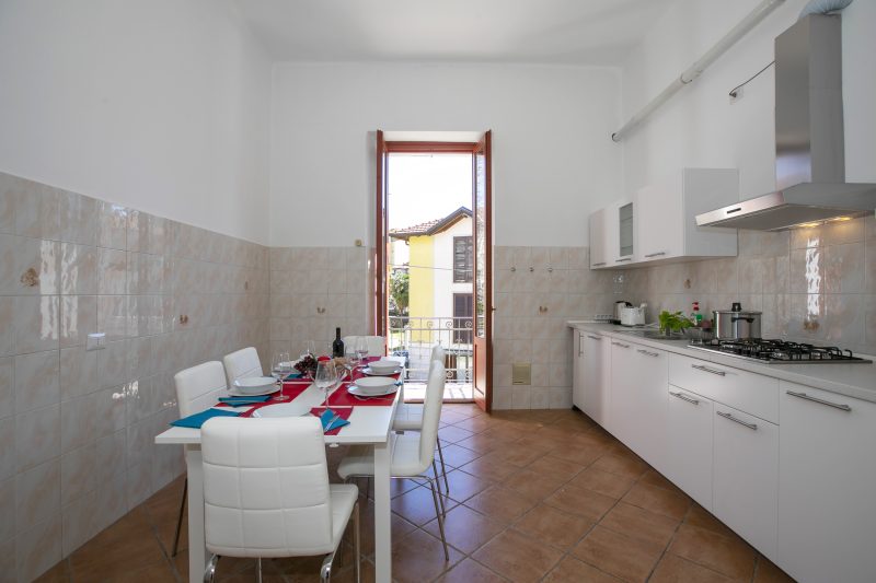 Residenza Gardenia - Lake View Balcony Apartment in Luino Center