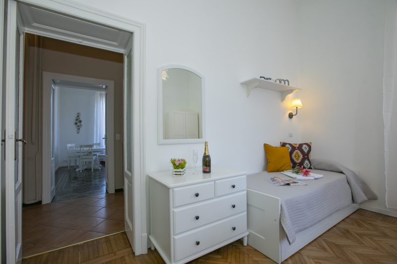 Residenza Gardenia - Lake View Balcony Apartment in Luino Center